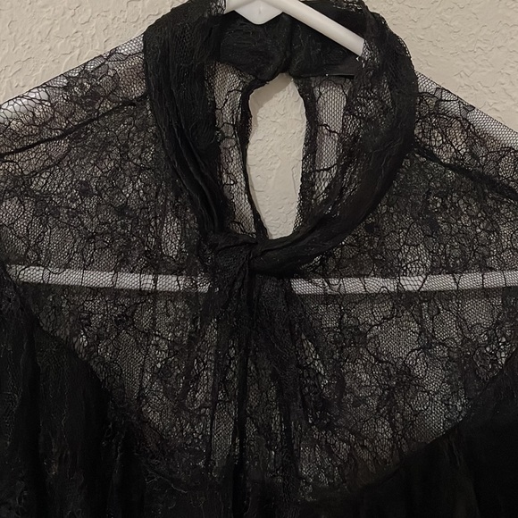 Zara Lace Crop Top - Picture 2 of 3